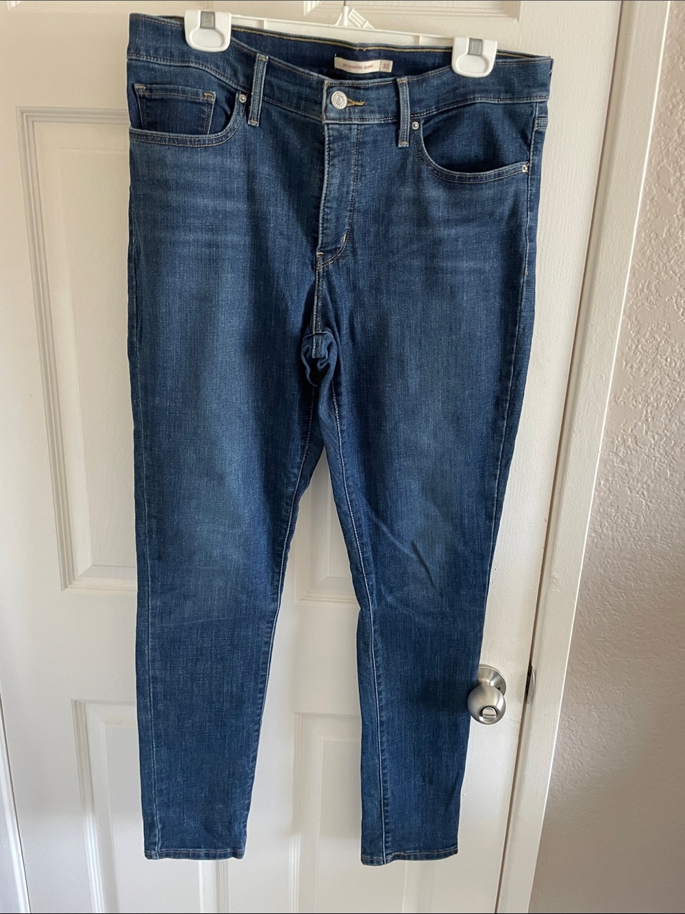Levi’s 311 Shaping Skinny Jeans 32